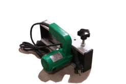 máy làm sạch bề mặt cửa nhựa1